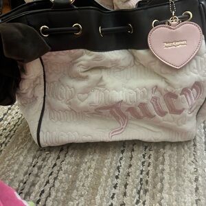 TikTok famous Day dreamer Juicy Couture White and Pink Shoulder Bag